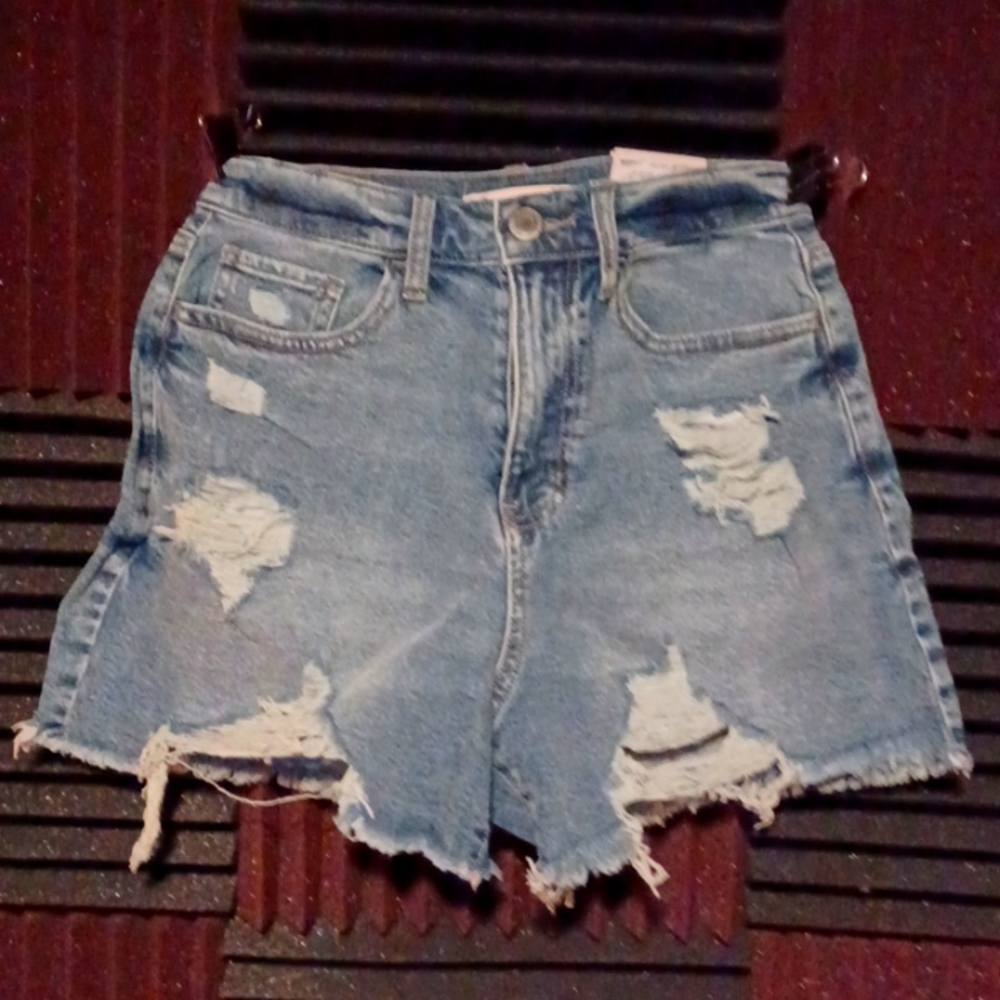 SO brand boyfriend shorts, size 7/28, distressed denim, super high rise